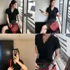 Camiseta Jacquard de Encaje con Cuello en V de Manga Corta para Mujer, Verano 2026, Etérea y Adelgazante, Versátil, Delicada, Amigable con la Piel, Rejuvenecedora, Moderna