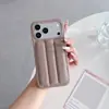 Funda de teléfono iPhone 17 estilo oscuro de lujo con patrón de lichi y airbag, media cubierta 17 Pro, funda de teléfono dura de enfriamiento 16 Pro Max