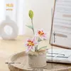 Nuevo adorno de maceta de flor de lirio de ganchillo, flor artificial linda de hilo, adecuado para coche y escritorio, añade ambiente, producto hecho a mano