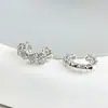 Arete Curvo de Cinco Circonitas de Alta Gama Dongdaemun Coreano para Mujer, Elegante y Genial Arete de Personalidad Estilo Ins