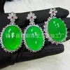 Colgante Chapado en Plata con Calcedonia Verde Hielo de Alta Calidad e Incrustación de Jade Huevo de Paloma Verde Imperial