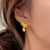 Explosiones del Libro Rojo Estilo Retro de Corte Fengqi Wutong Pendientes Nuevos Pendientes de Borla de Pétalo Exquisitos Dorados Estilo Chino Nuevo para Mujer