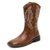 Botas de Cowboy Ocidentais para Mulheres 2024 Novas Populares de Celebridade da Internet Sola Rasteira Bordadas Botas Curtas de Cavaleiro Bico Quadrado Salto Grosso
