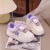 Tênis de couro para meninas, nova coleção de verão 2026, tênis brancos infantis, sapatos casuais para estudantes, sapatos de menina com fecho de velcro