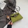 Bolsa Pequeña Retro de Mano para Mujer Temporada de Otoño 2025 Nueva Bolso Cruzado de Moda Bolso Cuadrado Pequeño de Alto Valor