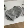 ¡Camiseta favorecedora de manga corta con botones y cuello en V para mujer! Top casual versátil de color liso ajustado para mujeres petite en verano
