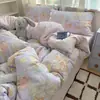 Conjunto de Roupa de Cama Quatro Peças em Algodão 100% Estilo Ins, Fresco e Simples para Estudantes, Conjunto de Roupa de Cama Três Peças com Capa de Edredom e Lençol Fresco e Simples para Dormitório