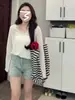 Camiseta básica de manga larga, transparente, color albaricoque otoñal, con escote en V para mujer, delgada, para cubrir del aire acondicionado, holgada, top de alta gama