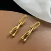 Nuevos Pendientes Retro de Acero de Titanio en Forma de Herradura en U para Mujer, Modernos y Versátiles, Diseño de Lujo Ligero de Nicho, Juego de Joyería que no se Desvanece