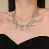 Collar Verde Brillante Estilo Bosque con Diamantes Completos, Lujo Ligero de Nicho, Diseño Exquisito y de Alta Gama, Cadena de Clavícula de Moda y Versátil para la Noche