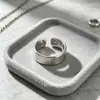 Anel aberto simples e liso com galvanoplastia multicolorida, anel ajustável em forma de C, acessório personalizado e versátil para homens e mulheres