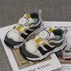 Zapatillas con Botones para Exteriores Infantiles Estilo Coreano Primavera y Otoño 2026 Zapatos de Senderismo de Suela Blanda para Niños y Niñas Zapatos Casuales Ligeros Transpirables
