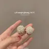 Aretes con Acabado de Alta Gama, Modelo 2026, Estilo de Nicho, Aretes de Botón con Forma de Flor de Corazón, Accesorios Versátiles para Mujer, Al por Mayor