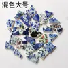 Pedaços de Porcelana Azul e Branca Pequenos Fragmentos Azulejos Granulares Azuis e Brancos Trabalho Cerâmico Irregular Feito à Mão Atacado Metabo