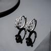 Aretes de circonita microincrustada para hombre, diseño de nicho de alta gama, arete de anillo serpentino, arete de hebilla para mujer, arete versátil, accesorios para la oreja