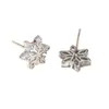 Exquisitos y elegantes aretes de copo de nieve tridimensionales de plata para mujer, adecuados para invierno, Navidad y regalos cotidianos, con una sensación delicada y atmosférica, al por mayor