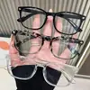 26 años de experiencia en la provisión de lentes de prescripción, monturas cuadradas grandes de cara lisa anti-luz azul de TR, gafas planas unisex con un toque de alta gama