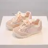 Sapatos Femininos Modelo Primavera/Verão 2026 Tênis Esportivos Infantis para Meninas, Tênis Bordados Respiráveis para Crianças Maiores