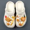 Sapatos com buracos transfronteiriços, acessórios faça você mesmo, simulação de resina fofa, comida, brinquedo, sapatos de ovo de pêssego, decorações de flores, fivela de sapato removível