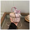 Este año, los minibolso son tendencia para las mujeres. Aquí están los nuevos bolsos de moda primavera 2026: bolsos de cadena y bolsos cruzados con diseño de rombos