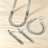 Set de Joyería con un Diseño Moderno, Elegante y Versátil en Oro, Estilo Europeo y Americano, Incluyendo Collar, Pulsera y Aretes