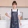 Delantal moderno impermeable y a prueba de aceite de PU lavable para cocina casera, delantal de cocina modelo nuevo, ropa de trabajo especializada para catering con texto impreso