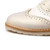 25 sapatos femininos tamanho grande, modelos populares de comércio exterior, sapatos de primavera e outono, sapatos femininos de cadarço com salto baixo e salto quadrado, sapatos de sola grossa, atacado direto do fabricante e entrega direta