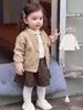 Conjunto Dulce para Niñas de Invierno Moda para Niñas Pequeñas Chaqueta con Flor 3D Estilo Coreano Falda Estampado de Leopardo Ropa de Tres Piezas para Niños
