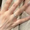 Libro rojo pequeño explosiones anillo de serpiente de oro liso mujeres 2024 nuevo anillo abierto cepillado antiguo una generación de pelo