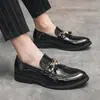 Mocassins masculinos casuais de verniz brilhante com franjas, estilo coreano, slip-on de couro, adequados para negócios, banquetes e casamentos