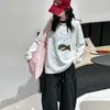 Camiseta de Algodón Puro para Niñas Transfronteriza Otoño Manga Larga 2026 Nuevo Dibujo Animado Infantil para Niños Medianos y Grandes Top Elegante con Bloques de Color en el Cuello