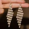 Moda coreana Brincos de diamante brilhantes Trendy Love Tassel Light Luxo High-end Vestido de noiva com brincos