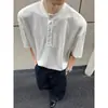 2026 Nova Camiseta Masculina Estilo Old Money Gola Henley Retrô Tricô Americana Solta Casual Manga Curta para Homem