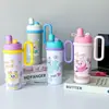 Taza Térmica de Dibujos Animados de Aspecto de Alta Calidad para Niños, Taza de Agua Portátil de Gran Capacidad con Asa, Taza Linda con Doble Popote al por Mayor