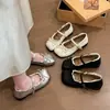 Zapatos Mary Jane de Encaje con Lazo Dulce y Tacón Grueso Modelo Nuevo 2026 con Punta Cuadrada y Correa, Adecuados para Combinar con Faldas