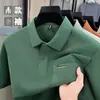 Camisa de Color Sólido Estilo Bolsillo Nueva de Verano con Cuello de Solapa, Camisa Versátil para Hombres de Negocios, Top Holgado de Manga Corta con Logo Bordado