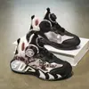 2026 Moda Nuevos Zapatos de Botón Versátiles Unisex Estilo Casual para Niños Parte Superior de Cuero Zapatos Ligeros para Correr Zapatos Deportivos Zapatos de Baloncesto