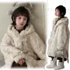 Casaco de Pele Sintética com Capuz para Meninas Outono/Inverno 2026, Top Peludo Longo, Tamanho Médio a Grande, Roupa Infantil de Pelúcia Grossa, Aconchegante