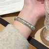 Pulsera bestseller transfronteriza de trébol de cuatro hojas en forma de diamante para mujer, pulsera ancha de forma C moderna y de alta gama, joyería de latón de alta calidad