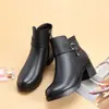 Botines de Cuero Suave para Mujer 2026 Otoño/Invierno Nuevo Estilo Cómodos Antideslizantes Tacón Grueso Tacón Medio con Forro de Felpa Cremallera Lateral Botas de Cuero Versátiles