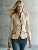 Blazer blanco de estilo europeo y americano para mujer, con encaje ondulado de color contrastante, cuello mao, diseño cruzado, botones dorados y una silueta entallada que estiliza la cintura