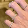 Anillos trenzados apilables con incrustación completa de diamantes, anillos de cuerda retorcida con circonita, joyería simple de alta gama de lujo ligero, anillos exquisitos con incrustaciones de diamantes