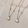 Vestido Mini Exquisito, Luxo Leve e Colar Delicado, Gargantilha em Forma de Leque, Pingente de Concha, Madrepérola, Corrente de Clavícula de Alta Qualidade e Exquisita