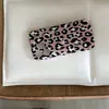 Funda de Teléfono Móvil con Estampado de Leopardo Personalizado para Otoño e Invierno 17Promax Adecuada para Apple 16Pro Carcasa Blanda de Cobertura Total 15Pro14Pro