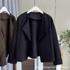 Roupas Femininas de Primavera e Outono com um Estilo Gentil e de Alta Qualidade, um Conjunto Completo com um Traje Duas Peças de Meia-Saia Estilo Chanel