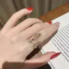 Anel Borboleta Irregular Vazado Colorido com Strass Vintage, Design Versátil de Luxo Leve, Anel Elegante em Camadas para Dedo Indicador para Mulheres