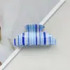 Novo Prendedor de Garra Listrado Colorido Fashionable High-End Presilha Yuanbao para Cabelo Grampo de Tubarão para Coque na Parte de Trás da Cabeça Acessórios de Cabelo para Mulheres