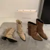 Botas Versáteis de Cano Médio com Solado Grosso para Aumentar a Altura 2025 Novas Botas de Outono Femininas Botas Mangas Sapatos de Moda Confortáveis