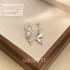 Pendientes asimétricos de mariposa líquida con diseño francés y diamantes, accesorios de alta gama para mujer con personalidad y temperamento moderno.