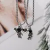 Collar Colgante Magnético Único para Pareja Transfronteriza Joyería Simple Coreana para Pareja Accesorios de Espacio